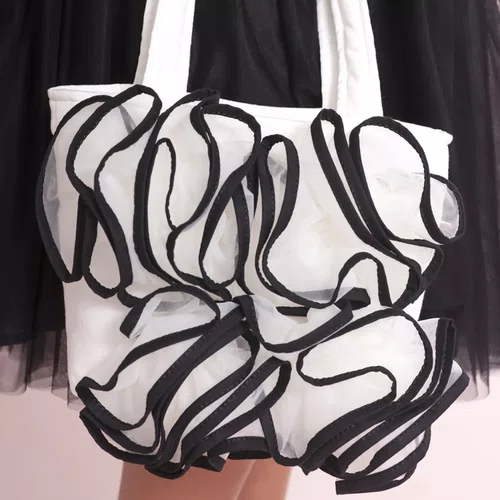 Bolsa Puffer Tricoline Flores Tule Off White Pituchinhus