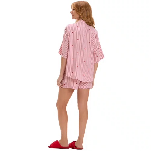 Pijama Curto Americano Listras e Coraçoes Cor Com Amor