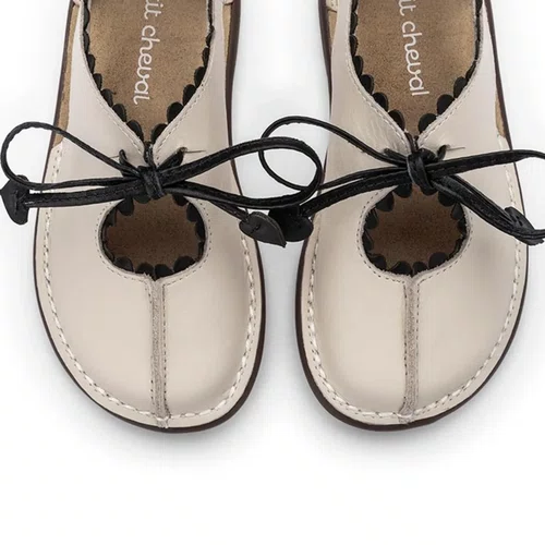 Sapato Tabuleiro Borda Couro Creme Petit Cheval